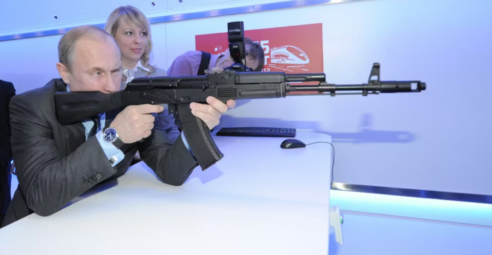 �ж�����ÿ����һ�� ����������ƽ����бһ��