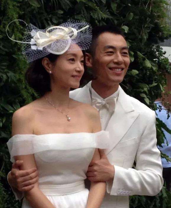 如果朱亚文现在单身,因为这张合照,可能会有网友误以为两人在交往,而