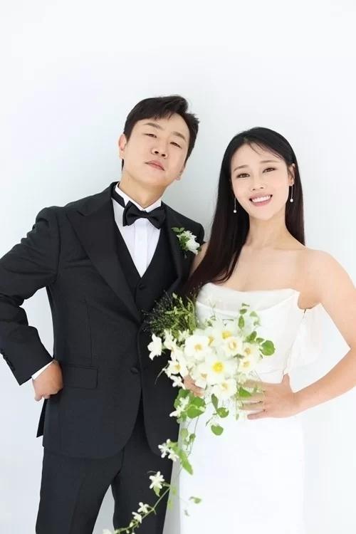 韩国演员举行婚礼,将进行现场直播,顶级明星到场祝贺