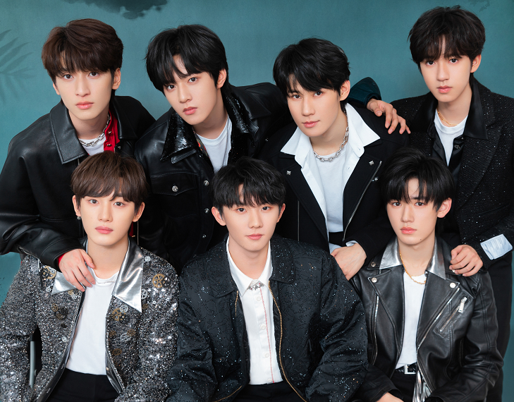 时代少年团粉丝无法无天,飞机刚落地滑行,扎堆冲向头等舱见偶像