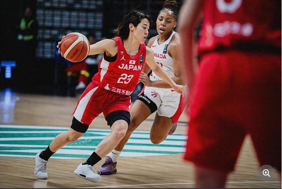 日本女篮在一场激战中拿到巴黎奥运门票,山本麻衣获得赛区mvp