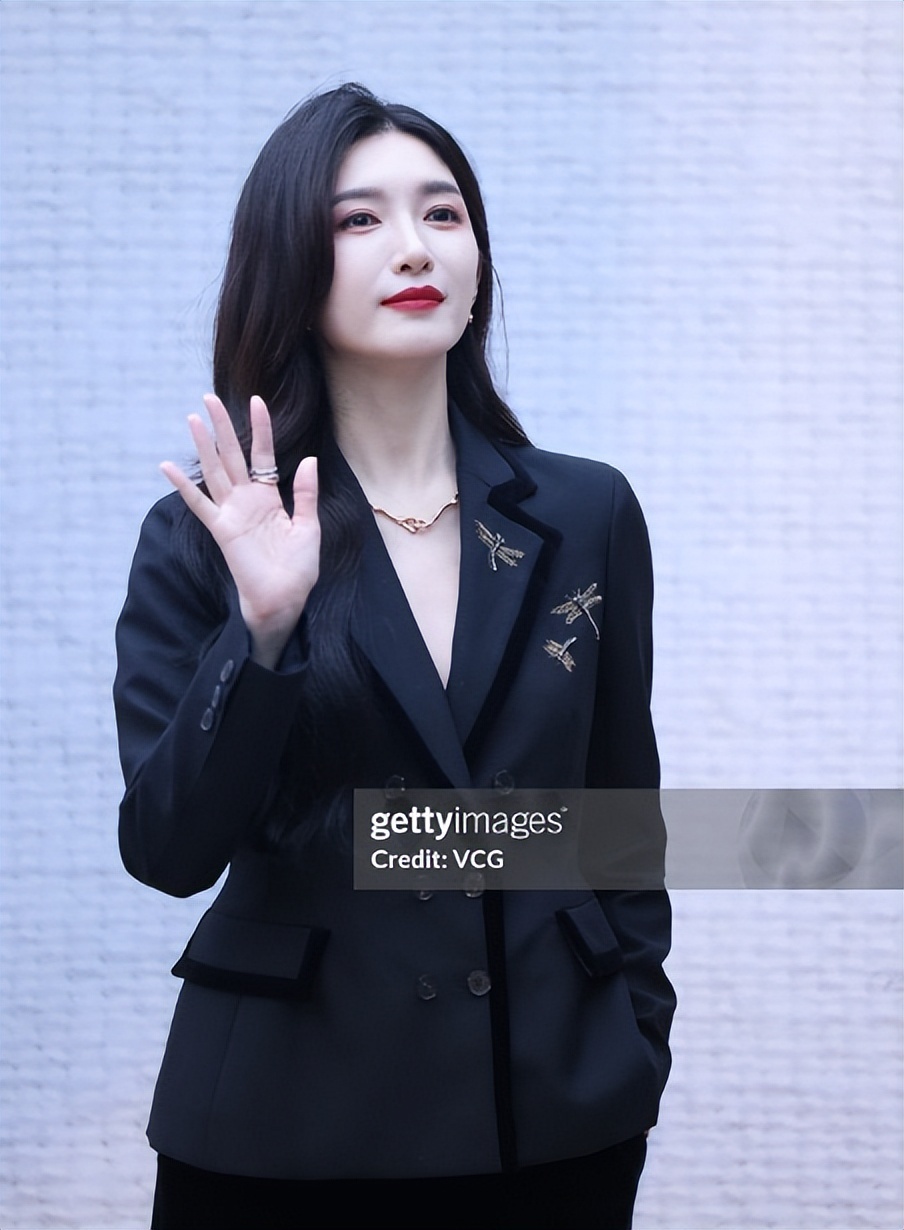 苏州这一夜,刘诗诗美得好震撼,冯小刚女儿土气,鞠婧祎咋长这样了