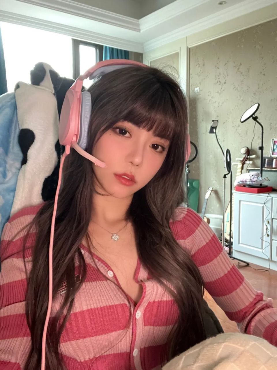 周淑怡回归老家放飞自我,连麦pk大秀擦边舞蹈