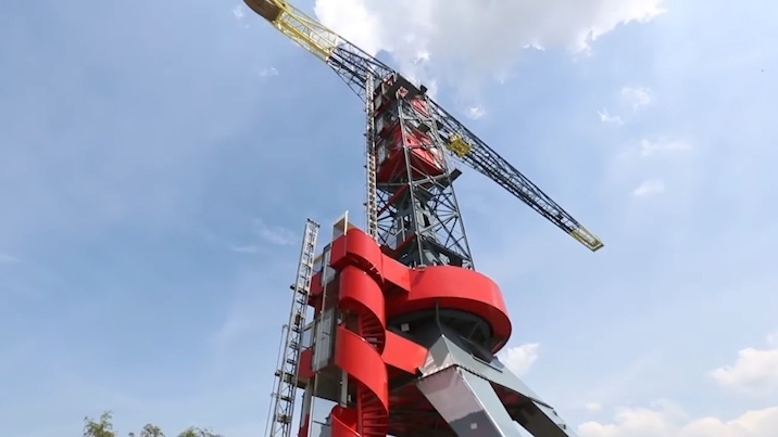 塔吊是如何升高的?揭秘塔吊的工作原理,千米高摩天大楼不在话下