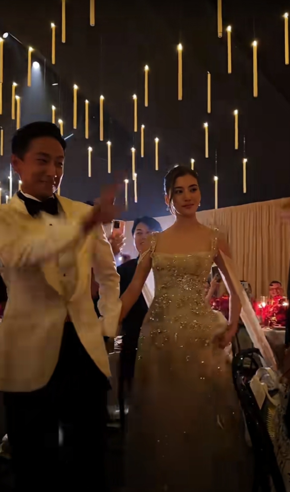 程晓玥晒吴千语婚礼,携富二代老公秀恩爱,否认吴千语婚礼寒酸