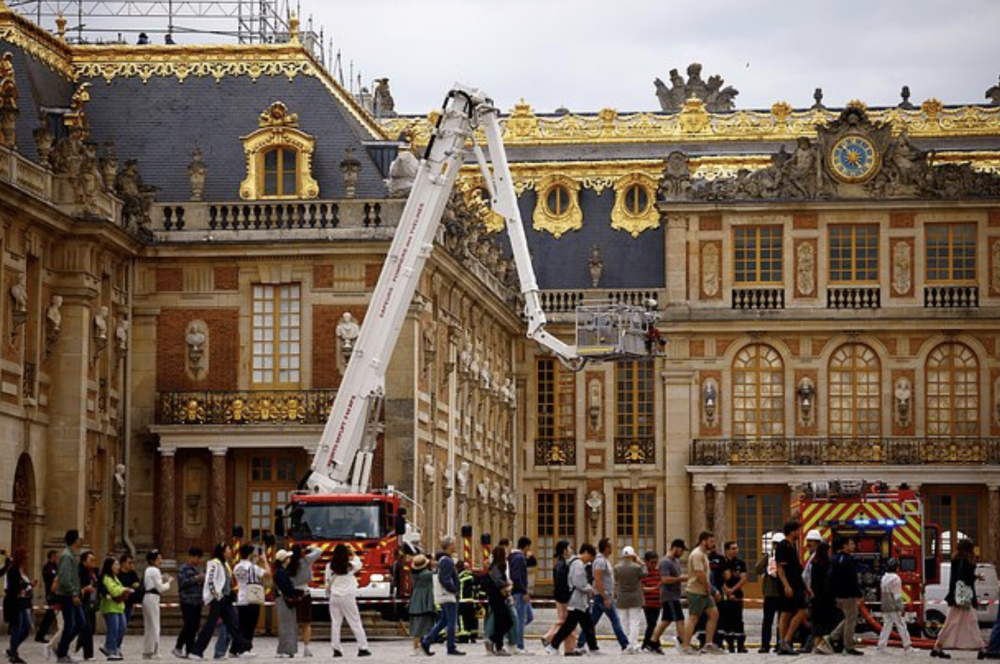 法国凡尔赛宫发生火灾