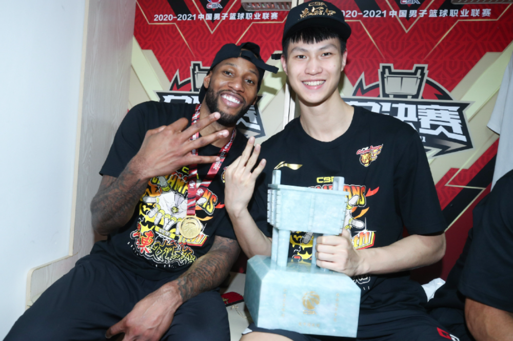 给机会不中用!广东宏远潜力新星遭杜锋打入冷宫,或沦为交易筹码