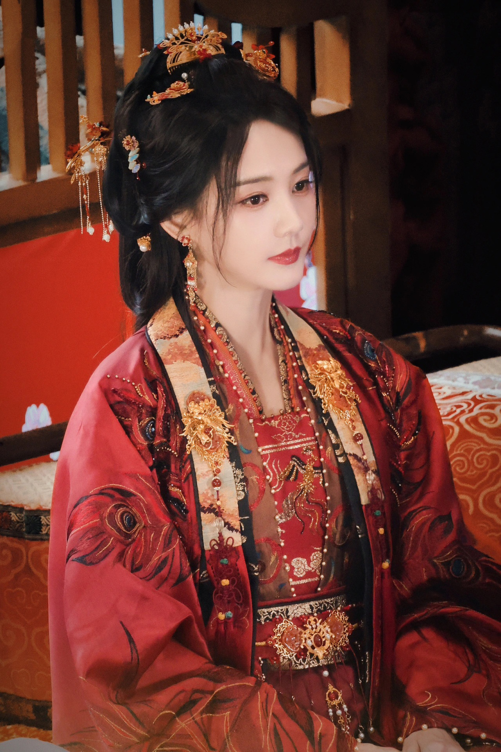 《苍兰诀》《九霄寒夜暖》等作品里,李一桐都展现出了极高的古装驾驭