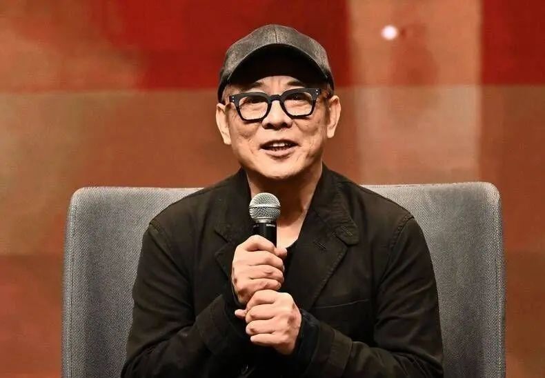 60岁李连杰近照苍老认不出,晚年被病痛折磨,身家亿万定居国外插图2