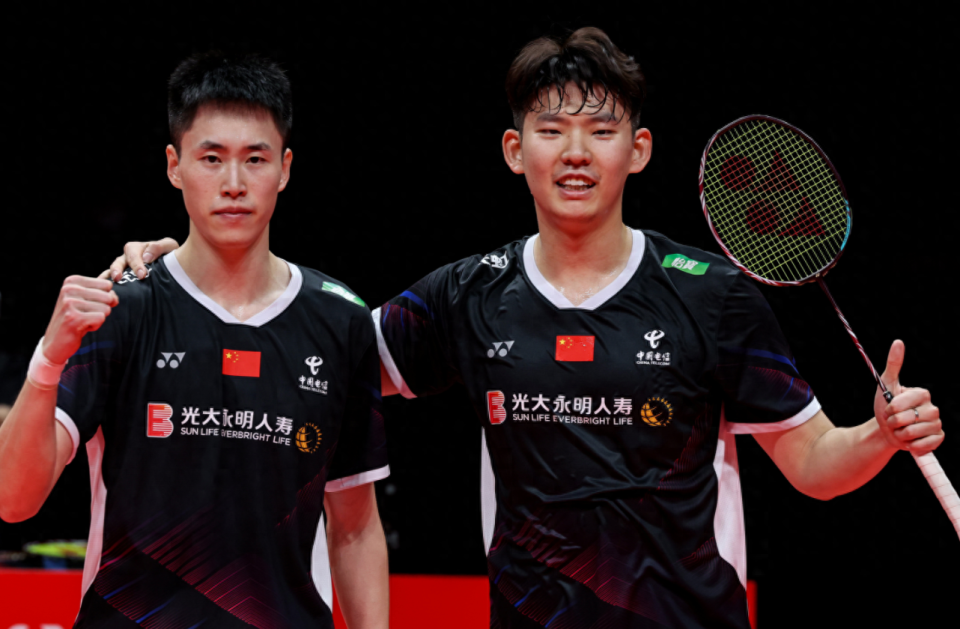 刘雨辰欧烜屹3连胜小组第一!梁王组合逆转晋级,女双四强出炉_腾讯新闻