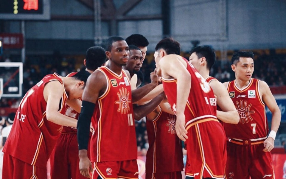 CBA再现“消失的2米15”：赵戌宏年薪百万却0出场，29岁或被迫退役
