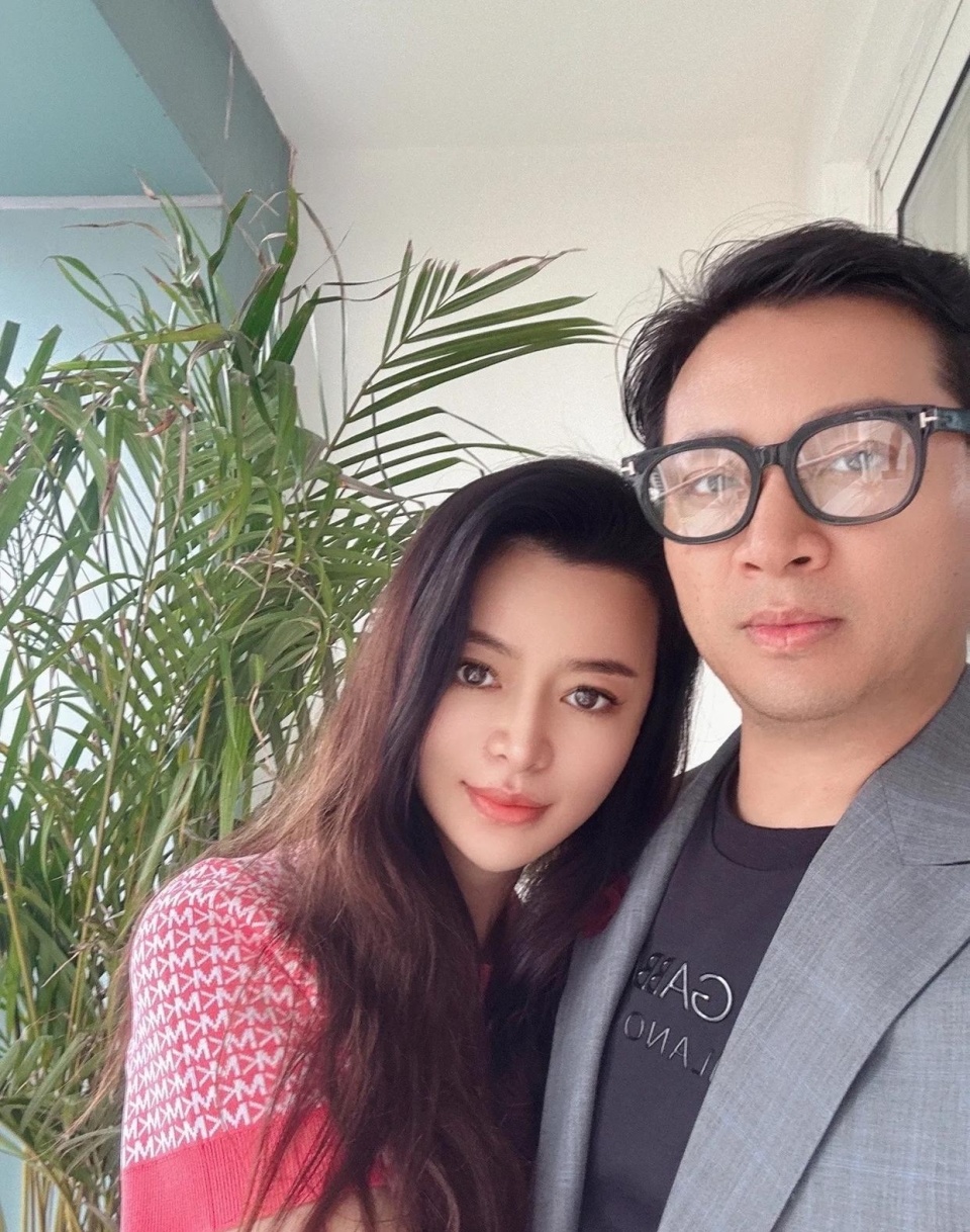 影响力都很大的歌手,先后曾两次登上央视春晚的大舞台献唱,为歌迷留下