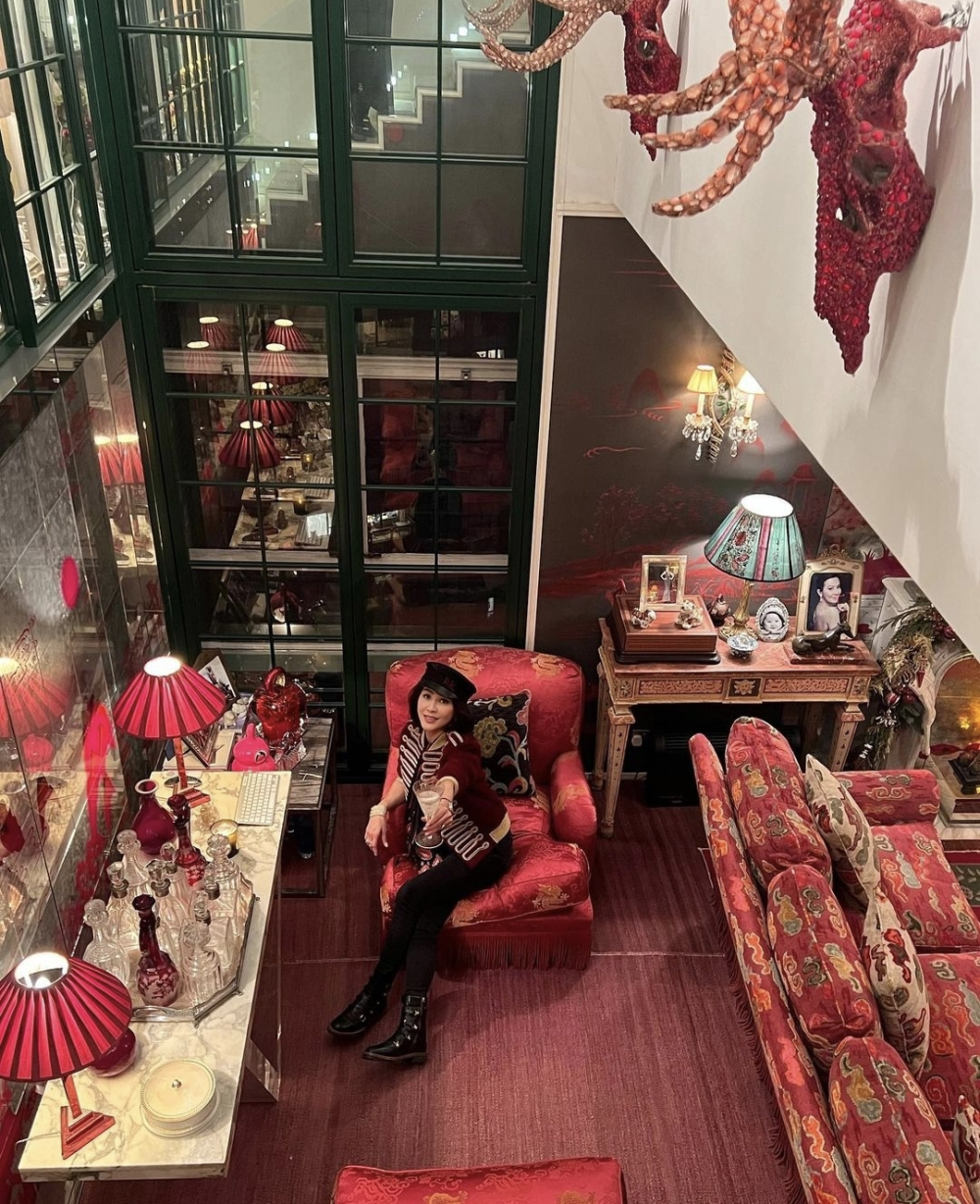 57岁刘嘉玲在家过圣诞节晒豪宅曝光奢华内景有如欧式宫殿
