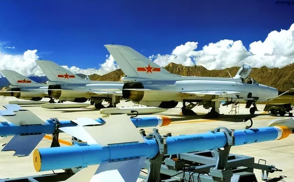 歼7无人机比歼16好用?