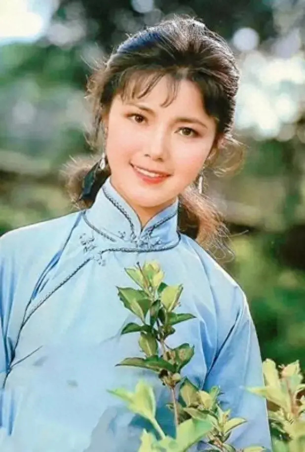 姜黎黎:嫁小3岁的汪宝生,婚后生一女,幸福美满_腾讯新闻