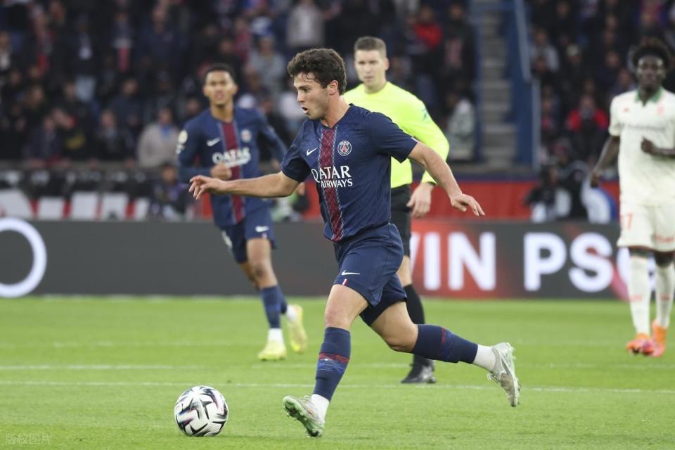 巴黎圣日耳曼队1-0险胜尼斯，第94分钟读秒绝杀，贡萨洛一剑封喉