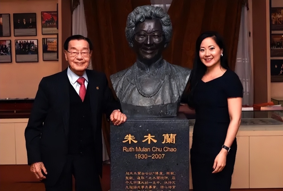 美国船王赵锡成:大女儿是美国交通部部长,小女婿是脸书二股东