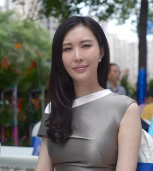 田朴珺挤掉原配拿下王石自诩只爱颜值不看钱疑似定居日本大出风头