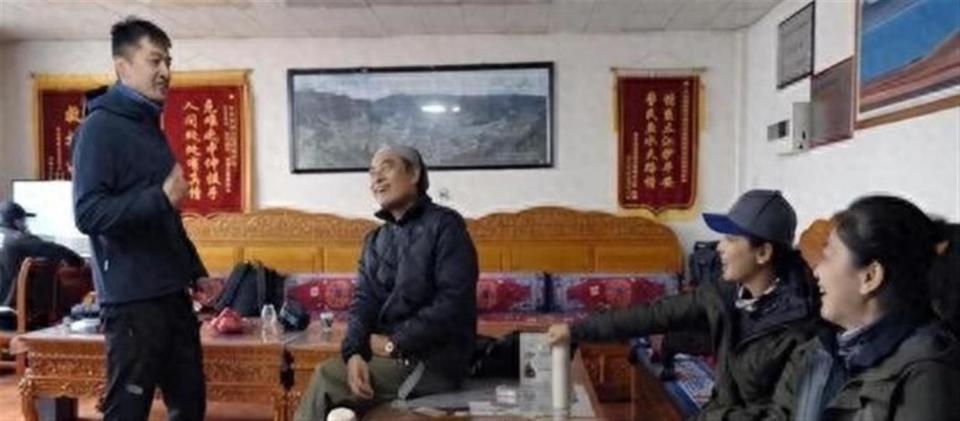 生死换座后的20年真情：胡歌替亡友尽孝，张冕父母如今过得咋样_腾讯新闻
