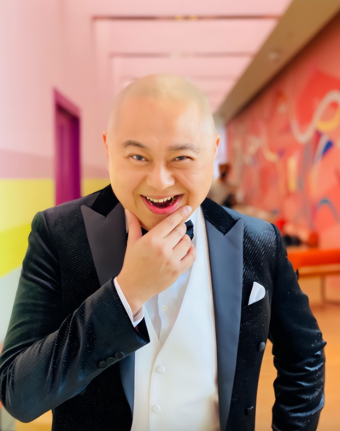 TVB知名男星17歲女兒，被指愛秀身材，被性騷擾怒斥對方骯髒過分 - 