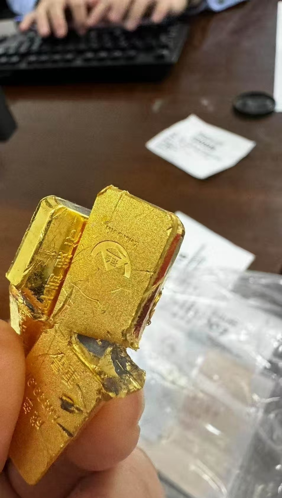 网传有人在工行买到“掺假金条” 业内人士：抽检，不能完全排除个别漏洞-腾讯新闻