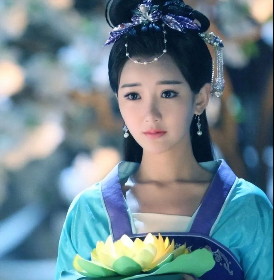 荔枝網(wǎng)新聞：澳門天天彩資料自動更新下載幼態(tài)女演員有多尷尬，30歲以后接戲困難，唯有趙麗穎打破怪狀