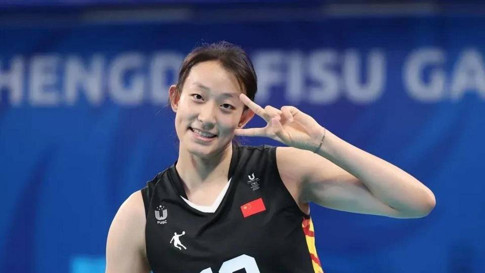 杨涵玉现身培养7年进步缓慢成被弃主因女排奥运3副攻呼之欲出