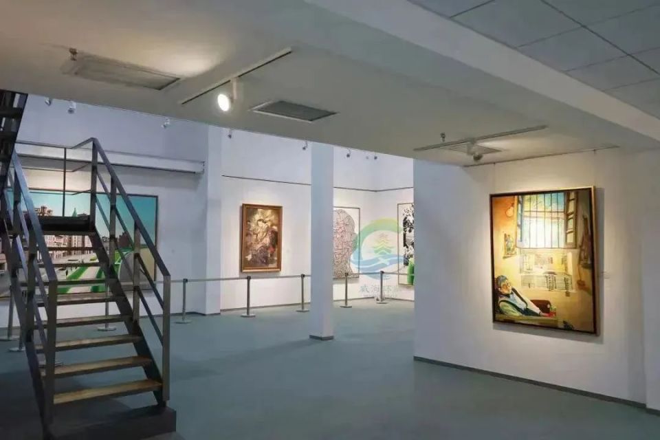 置身开明美术馆,过滤掉繁杂的心绪,静心感受思想的交织与碰撞;来大雨