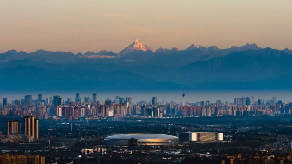 让镜头和光影记录成都公园城市之美雪山下的公园城市获金奖