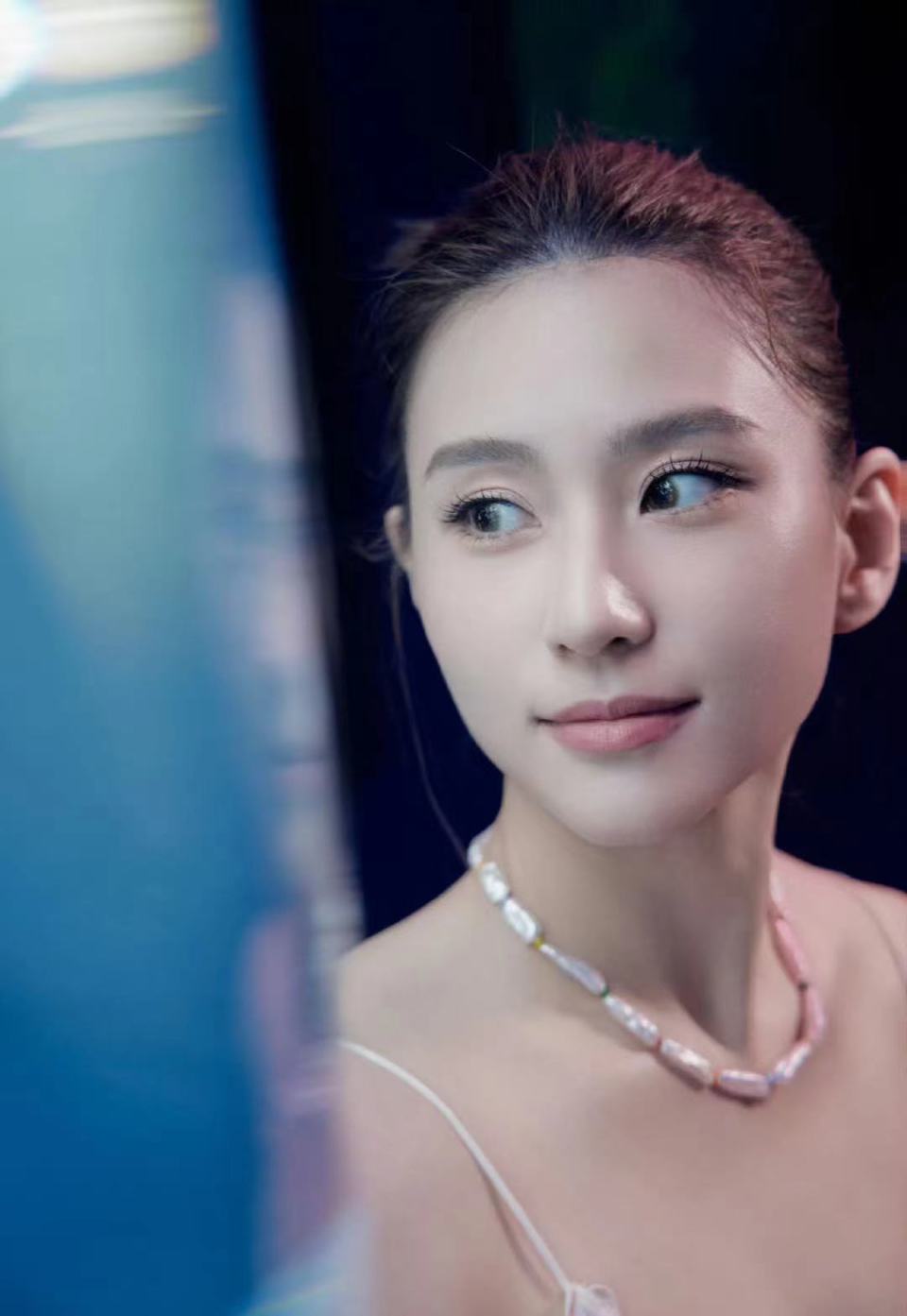 何超莲正式进入演艺圈,搭档此沙演电影,网友借用那英的话很难评