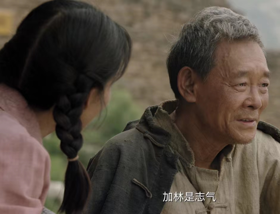 《人生之路》:看高加林宁被戳脊梁骨抛弃巧珍,才懂寒门贵子的凉薄