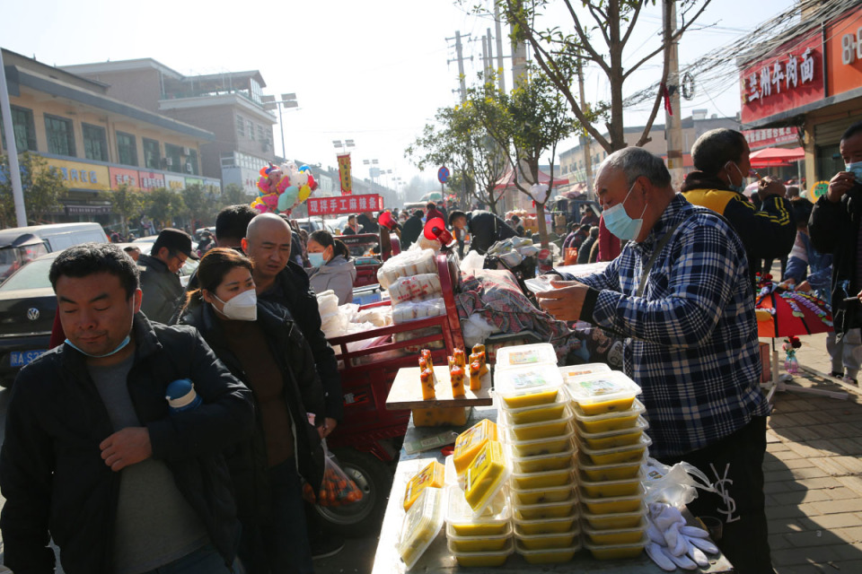 长安引镇万人集腊月里乡村大集人气旺年味浓烟火气又回来了