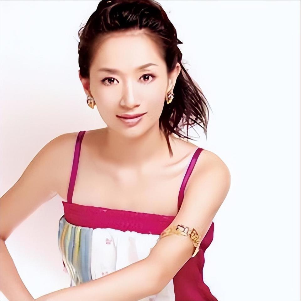 主持人王芳:嫁给大15岁的教授,为婚姻做的一切牺牲都不后悔_腾讯新闻