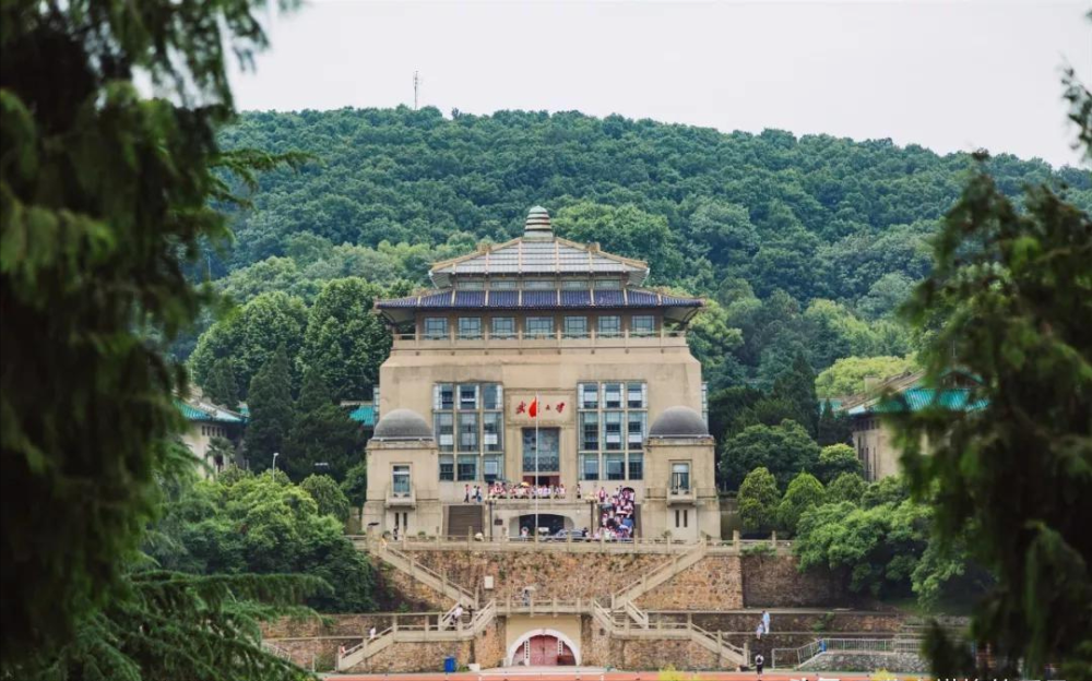 中国最美的9所大学,风景独特,人文气息浓厚,适合亲子游