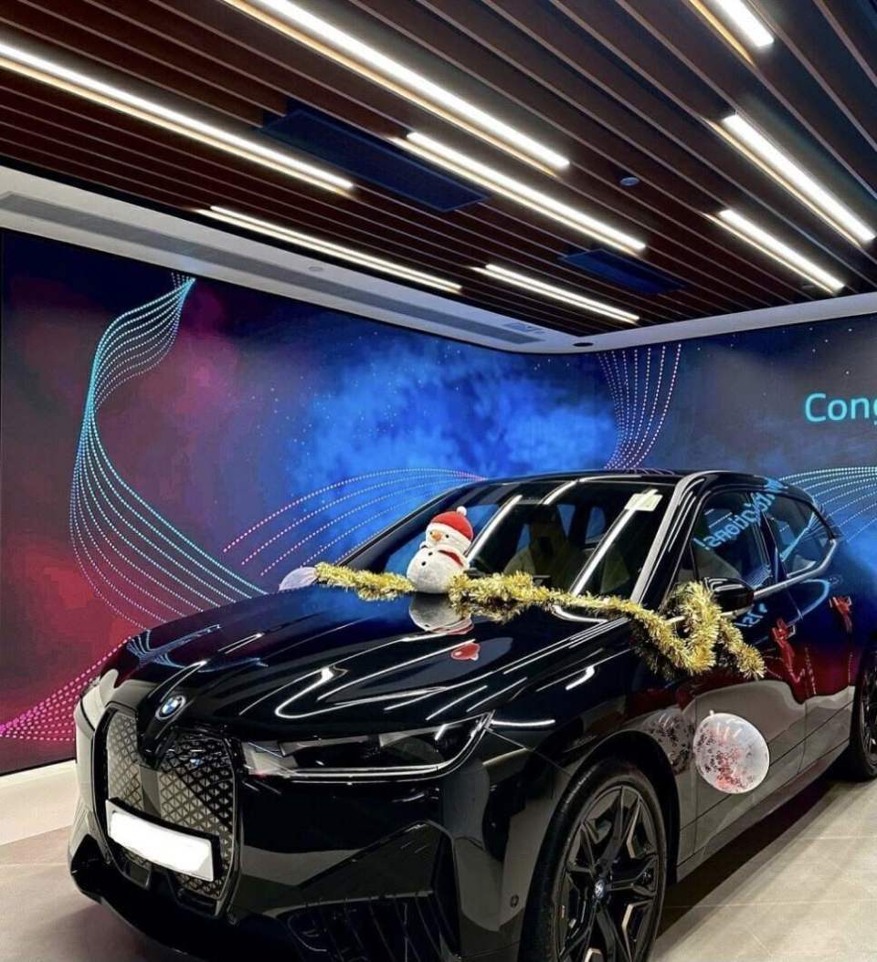 圈中女友送百万豪车,二人恋爱6年好事近