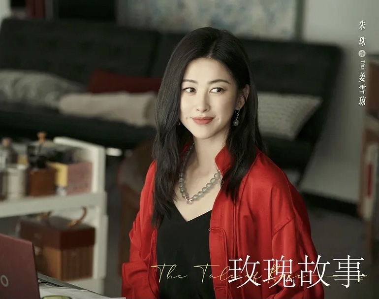 女演员长相很重要,37岁刘亦菲与40岁朱珠对比,才知道什么是风情与妩媚