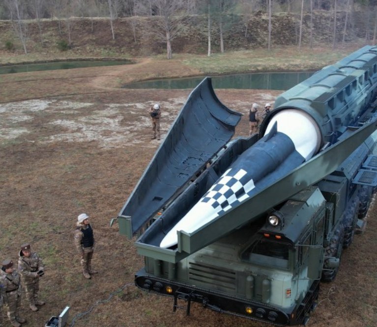 朝鲜在日本海试射火星16b高超声速导弹射程可能超过3500公里