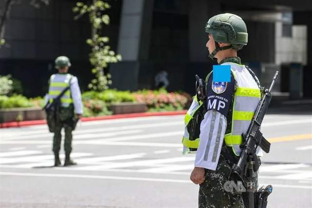 台湾“武统”电视剧《零日攻击》即将上映！解放军中校带头冲锋？_腾讯新闻
