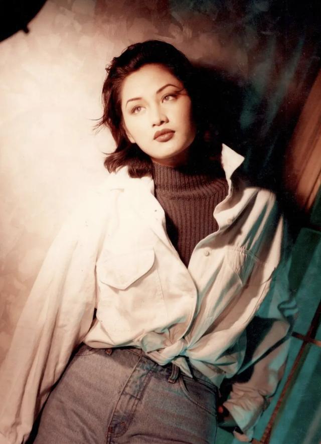 初代国模之光瞿颖:颜值实力并存,横跨演员歌手主持,曾红极一时_腾讯