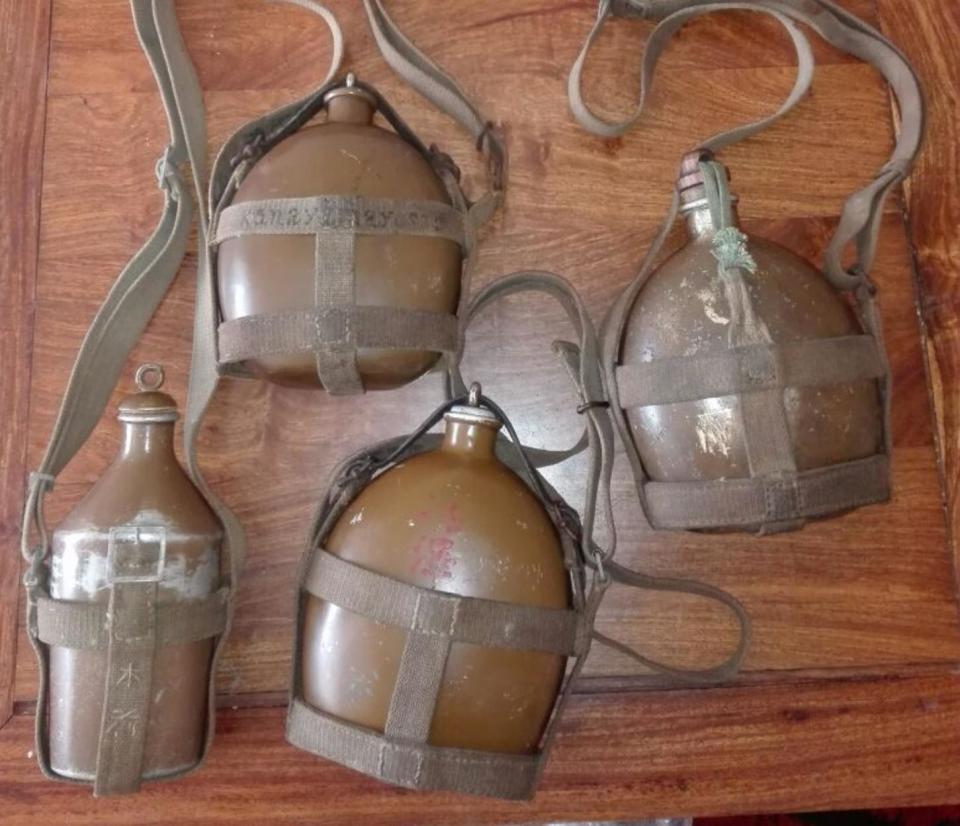 八路军所使用的军用水壶,也都是缴获而来的,早期用的都是红军时代缴获