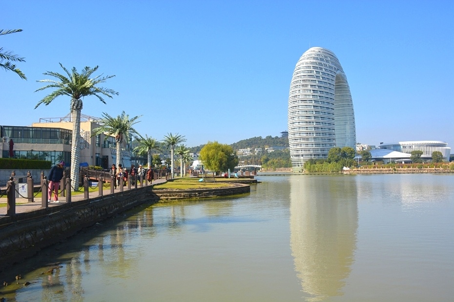 漫步太湖月亮湾