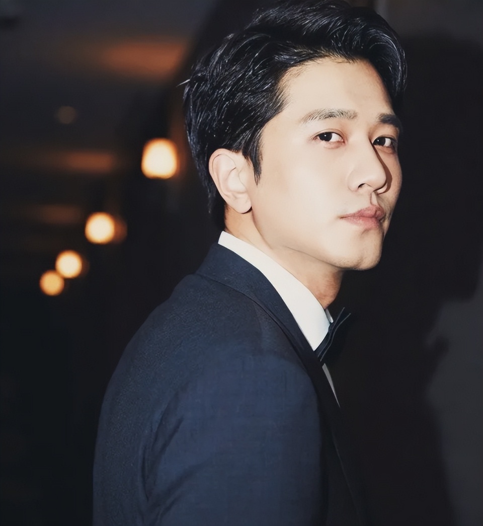 模特出道,沉淀12年才成名的彭冠英,为何不算火却是很多人的偶像