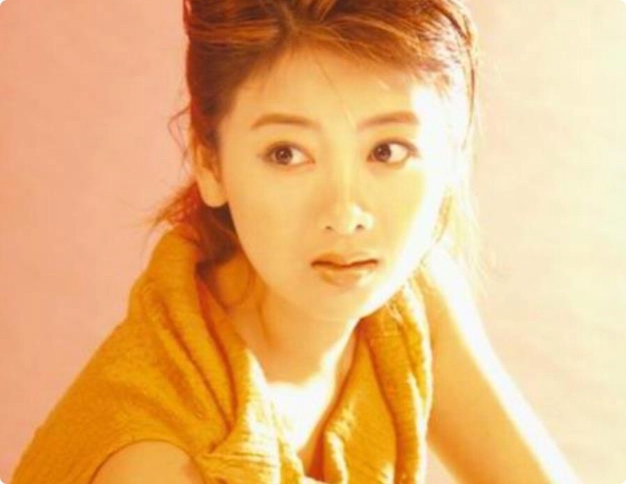 43岁小李琳用松弛感证明,美人不在皮也不在骨,而在"魂"