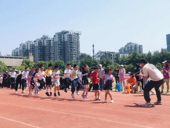 杭州这所学校为何坚持亲子跳绳5年