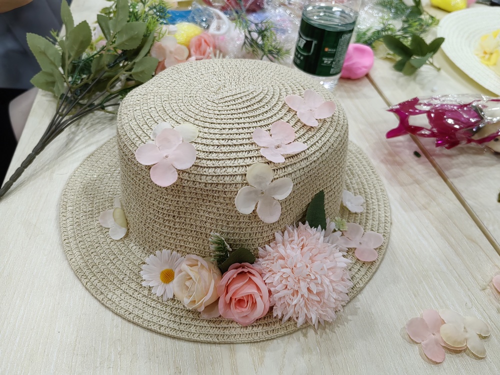 两岸同胞diy草帽,向母亲献礼