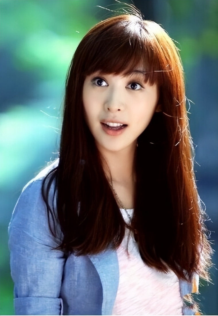 李菲儿新综艺又遭吐槽:本手握王炸,错失黄晓明后为何越混越差?