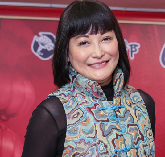 女星王小芬吞下50颗药自杀获救罹患乳癌及子宫癌才刚刚出院