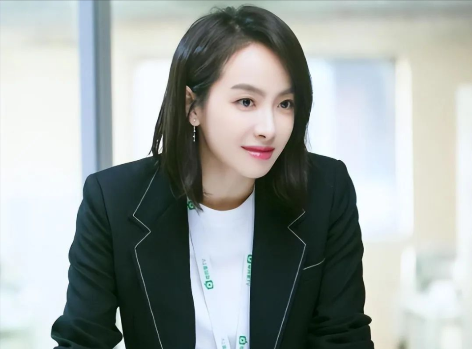 18岁保送北舞,娱乐圈的37岁女王,宋茜属于女明星的哪个层次?_腾讯新闻