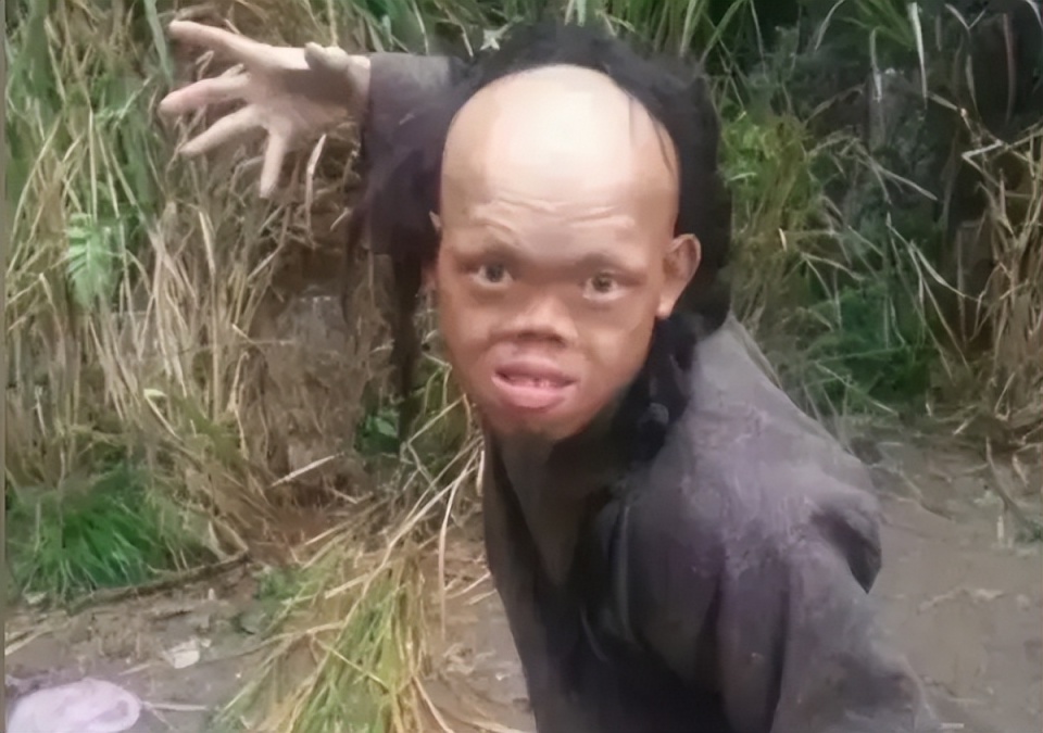 癞蛤蟆吃到了天鹅肉,"妖魔专业户"李平安,长相怪异抱得美人归