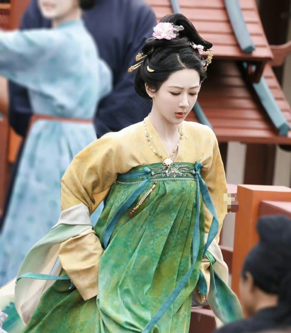 《国色芳华》即将杀青,杨紫李现二搭,路透cp照太甜,期待值拉满